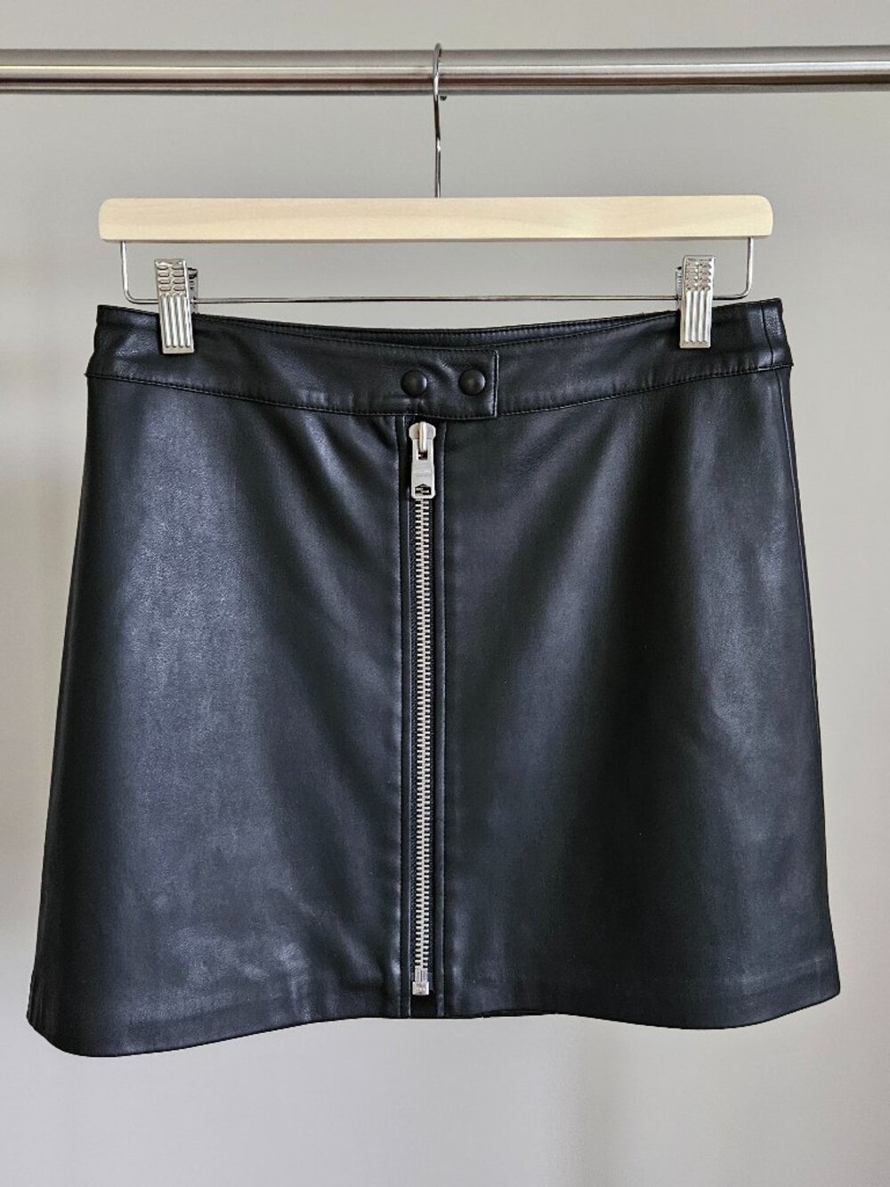 All Saints Edgy Faux Leather Zip-Front Mini Skirt Black - Size 4
